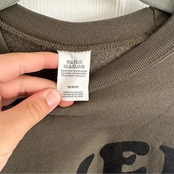 Overstimulated Mama Graphic Crewneck Sweatshirt Size Medium - Picture 6 of 6